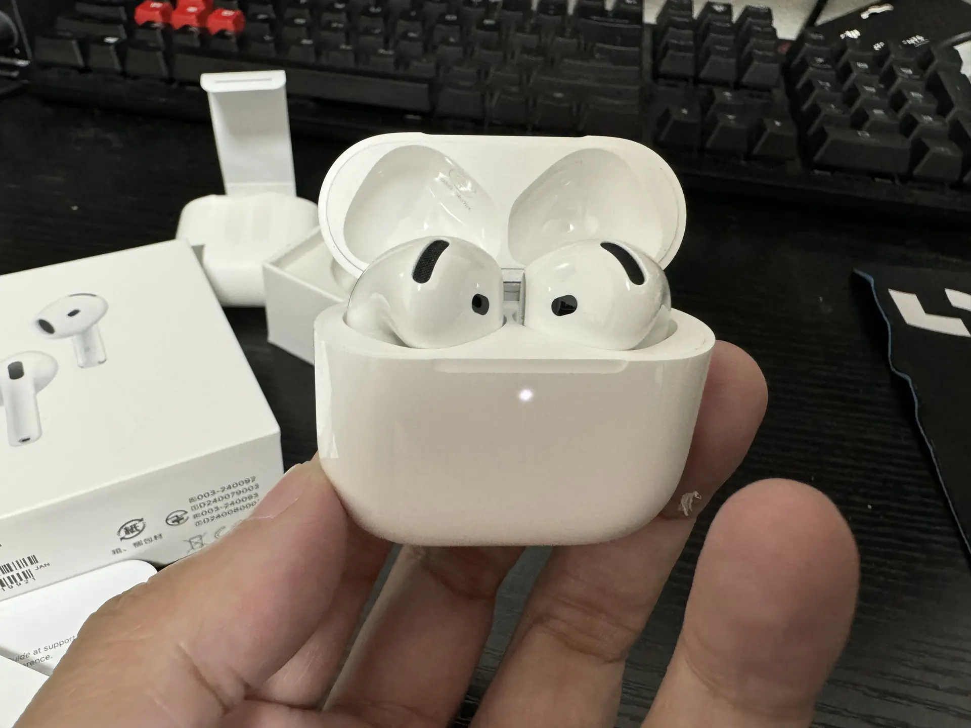 ソニーWF-1000XM4 から AirPods4（ノイズキャンセリングモデル
